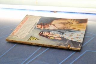 Los guantes amarillos. Lawrence Goldman. Colección La Tela de Araña nº 2. Ed. Reguera, 1948.