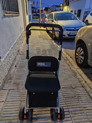 Andador de ruedas negro