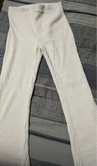 Conjunto top cuello alto sin mangas y pantalón