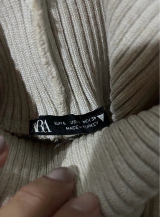 Conjunto top cuello alto sin mangas y pantalón