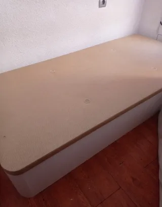 Canapé cama beige y blanco, 1 año de uso