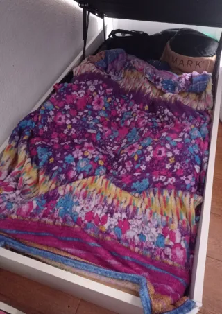 Canapé cama beige y blanco, 1 año de uso