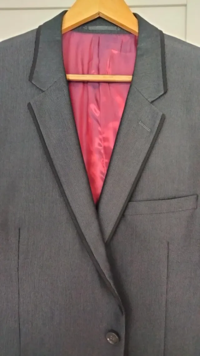 Traje de caballero gris