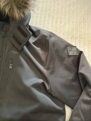 Abrigo Hollister Negro con Capucha y Pelo