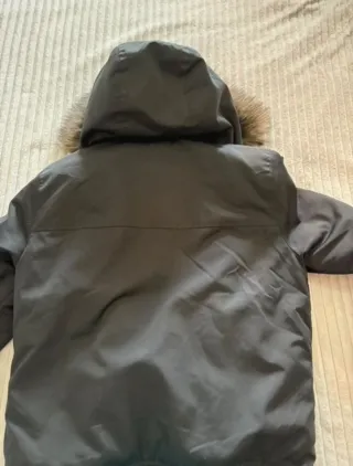 Abrigo Hollister Negro con Capucha y Pelo