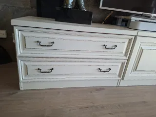 Mueble de salón blanco estilo clásico