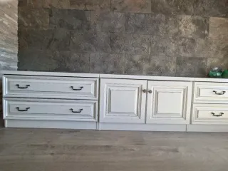 Mueble de salón blanco estilo clásico