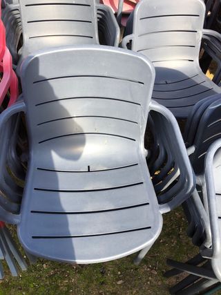 Sillas de plástico duro apilables