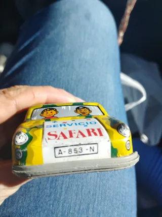 Coche de metal vintage