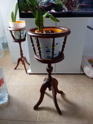 Porta macetas de madera