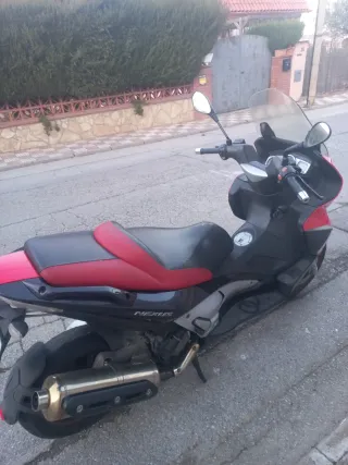 Gilera Nexus 500 Maxi Scooter