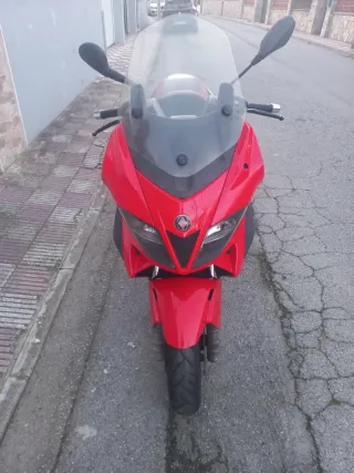 Gilera Nexus 500 Maxi Scooter