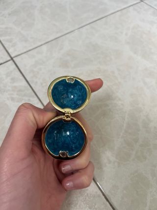 Uovo decorativo con cristalli