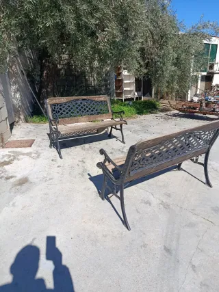 Conjunto mesa y bancos forja jardín.