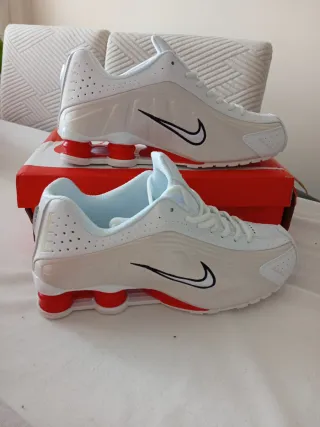 Nike Shox R4 Blancas y Rojas