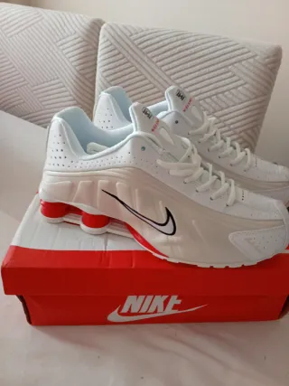 Nike Shox R4 Blancas y Rojas