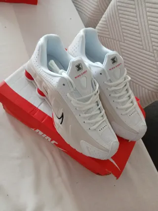 Nike Shox R4 Blancas y Rojas