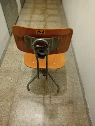 Dos Sillas de trabajo madera y metal