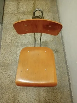 Dos Sillas de trabajo madera y metal