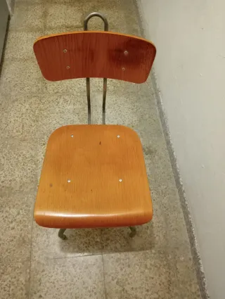 Dos Sillas de trabajo madera y metal