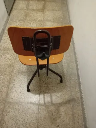 Dos Sillas de trabajo madera y metal