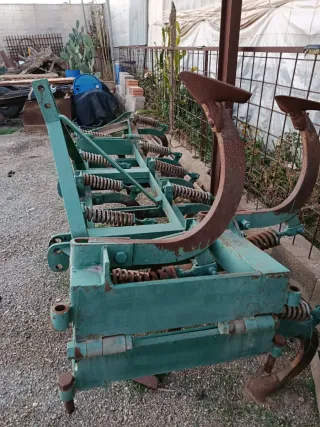 Cultivador 13 brazos