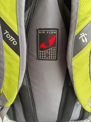 Mochila Totto mutiples bolsillos