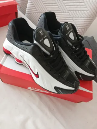 Zapatillas Nike Shox R4 Negro Blanco Rojo