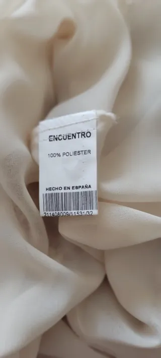 Vestido estampado floral con detalles dorados