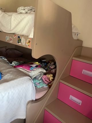 Cama litera con cajones y escaleras