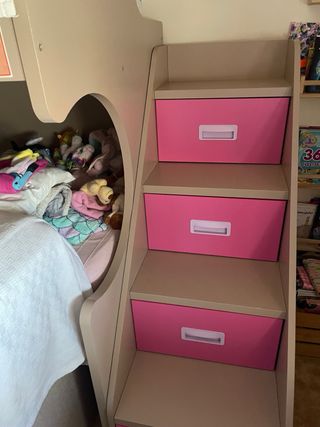 Cama litera con cajones y escaleras
