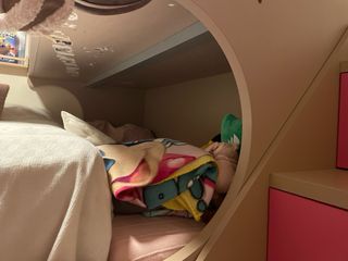 Cama litera con cajones y escaleras