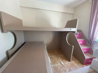 Cama litera con cajones y escaleras