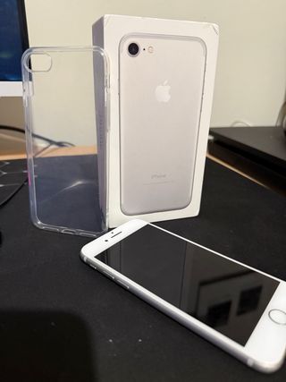 iPhone 7 32GB Plata + Funda Transparente + Caja.