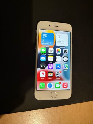 iPhone 7 32GB Plata + Funda Transparente + Caja.