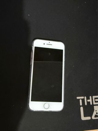 iPhone 7 32GB Plata + Funda Transparente + Caja.