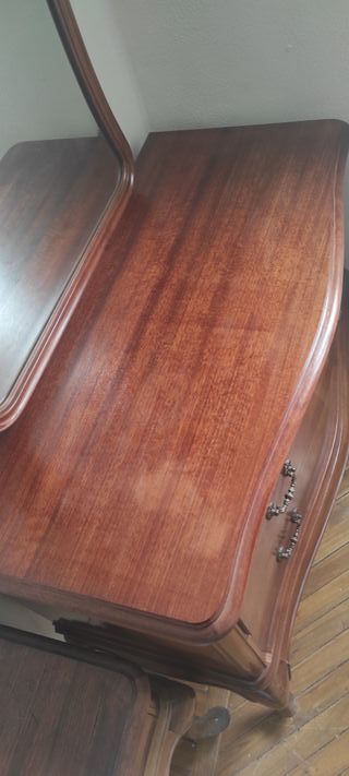 Tocador de madera clásico