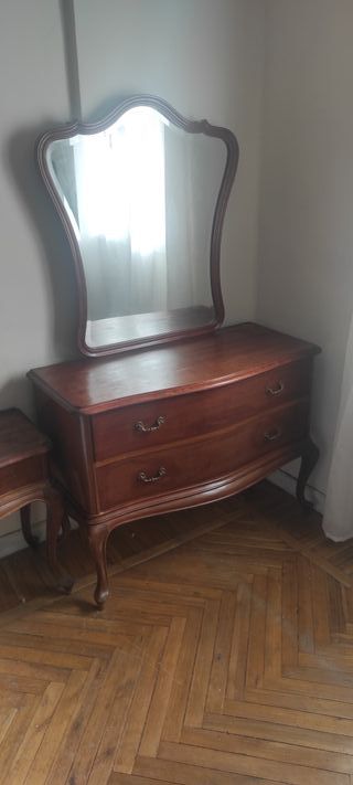 Tocador de madera clásico