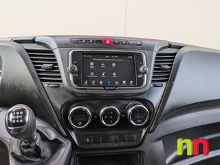 Iveco Daily carrozada con plataforma 20m3 + doble rueda + puerta lateral 3.0TD 160cv