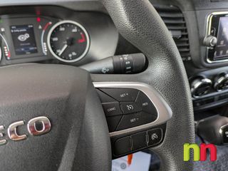 Iveco Daily carrozada con plataforma 20m3 + doble rueda + puerta lateral 3.0TD 160cv