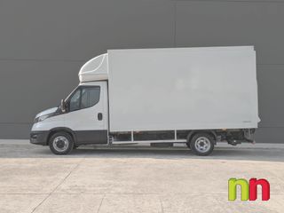 Iveco Daily carrozada con plataforma 20m3 + doble rueda + puerta lateral 3.0TD 160cv