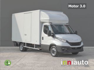 Iveco Daily carrozada con plataforma 20m3 + doble rueda + puerta lateral 3.0TD 160cv