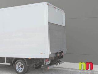 Iveco Daily carrozada con plataforma 20m3 + doble rueda + puerta lateral 3.0TD 160cv