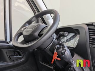 Iveco Daily carrozada con plataforma 20m3 + doble rueda + puerta lateral 3.0TD 160cv