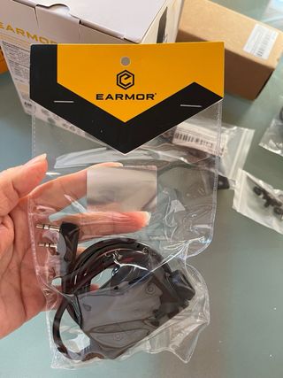 Auriculares Tácticos y Accesorios Caza