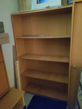 Estantería de madera color beige/marrón