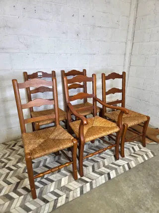 Lote 4 sillas + 1 sillón pino macizo y enea