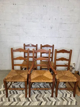 Lote 4 sillas + 1 sillón pino macizo y enea