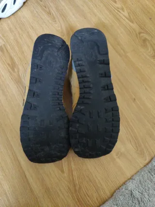 Zapatillas New Balance Amarillas y Grises