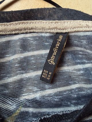 Camiseta de rayas con flores